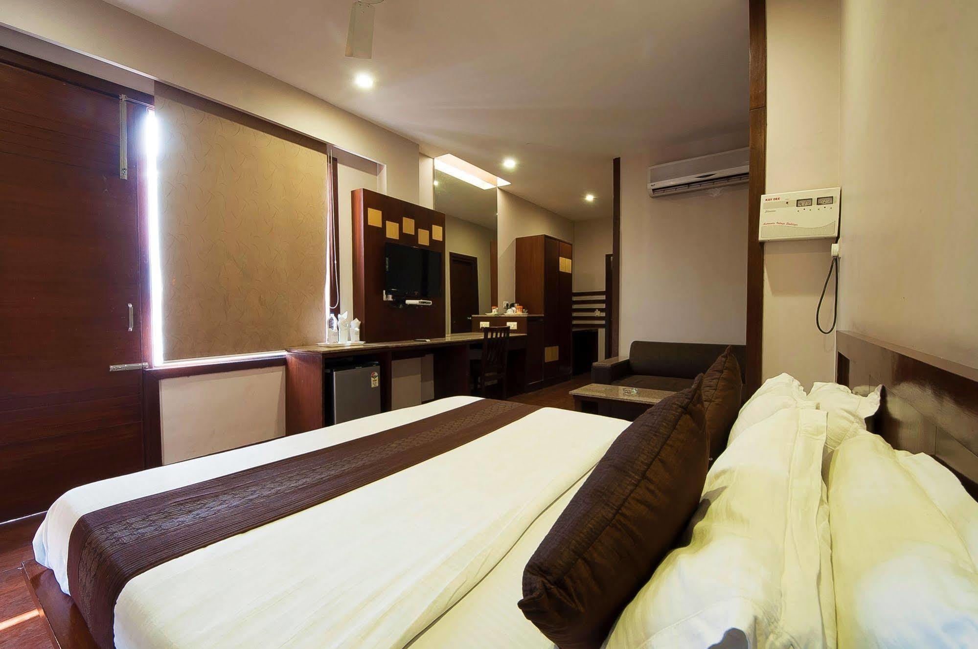 Fabhotel Basera Αμριτσάρ Εξωτερικό φωτογραφία